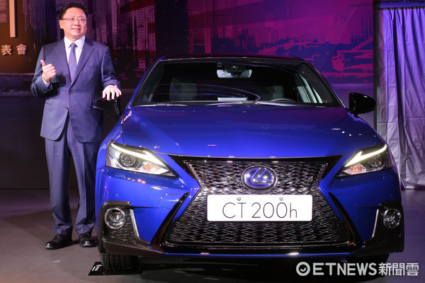 ▲和泰汽車總經理蘇純興與Lexus CT200h合照。（圖／記者張慶輝攝）