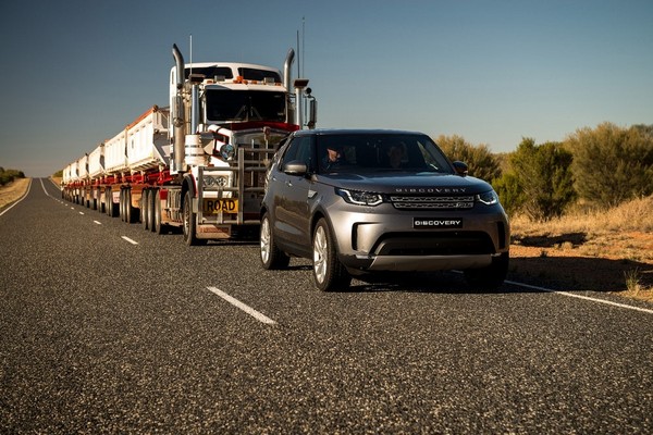 Land Rover Discovery「越級農怪」　挑戰拖行120噸重量級拖車（圖／翻攝自Land Rover）