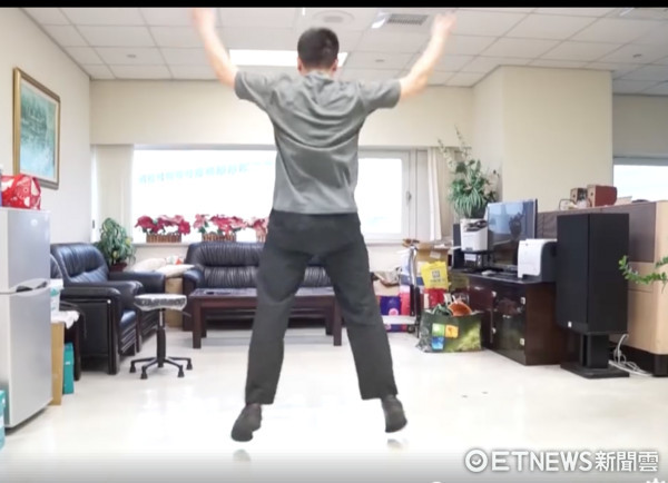 ▲開合跳示意圖。(圖/朱柏齡醫師提供)