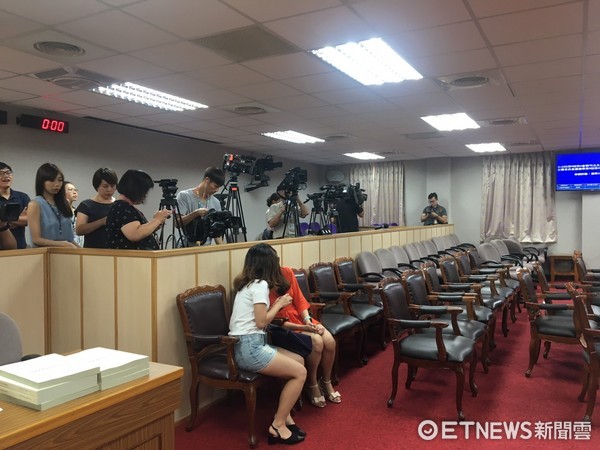 ▲▼立院會議室格局翻新,隔開媒體、旁聽席。(圖/記者楊佳穎攝)