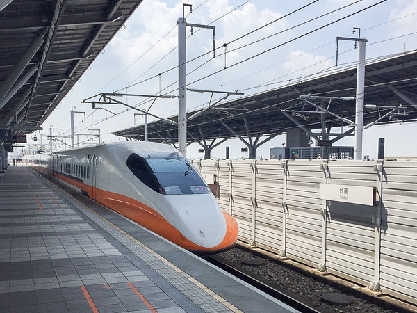 ▲台灣高鐵宣佈六月端午連假再加開6班次列車，合計加開共111班次，即日起開放購票，可望挹注第二季營運表現。（圖／記者李毓康攝）
