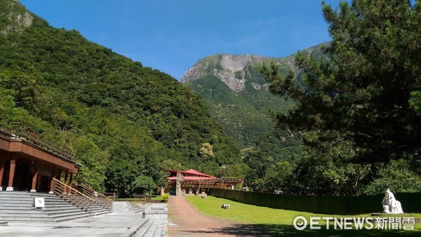 太魯閣國家公園燕子口步道，發現有落石現象，為了維護遊客安全，緊急暫時封閉燕子口步道，並於10月8日起提前進行刷坡工程。（圖太管處提供）