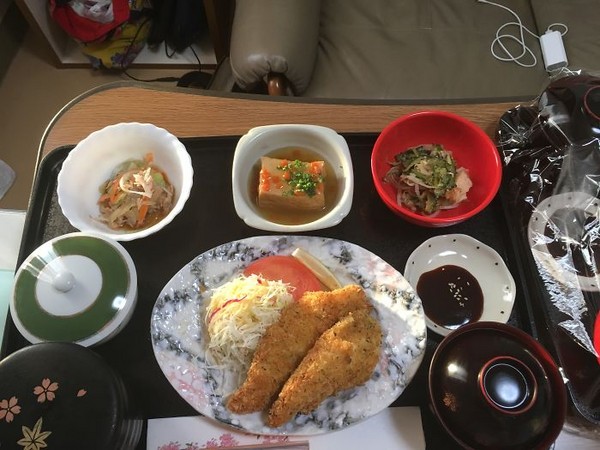 ▲產婦分享日本醫院餐點，獲得網友的讚嘆。（圖／翻攝自boreadpanda）
