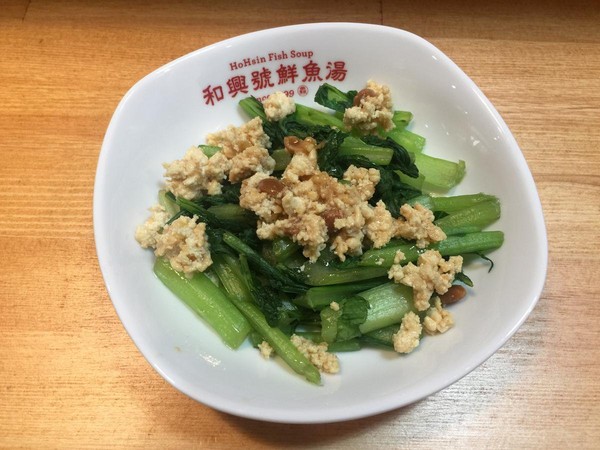 燙青菜不用醬油膏，「腐乳青菜」的風味特別。