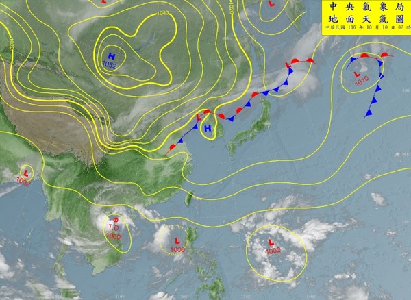 西半部晴朗炎熱須防曬，東半部陽光露臉晚易雨。（圖／翻攝自氣象局）