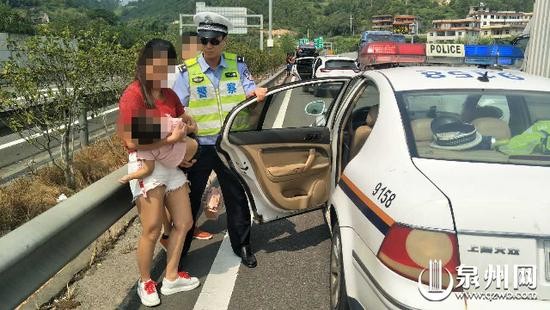 ▲高速公路上玩車門　2歲男童「飛出車外」滿頭全血身亡！。（圖／泉州網）