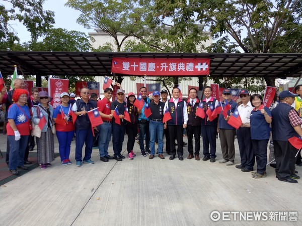 ▲台南市退伍軍人協會、台南市中央軍事院校校友會主辦、救國團台南市安平區團委會承辦的「永保安康眷村升旗典禮」，在永康區光復公園舉行。（圖／黃秀霜提供）