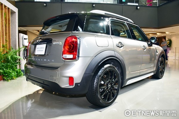 天字第一號「油電」MINI Countryman　在台預接單價216萬元起（圖／記者游鎧丞攝）