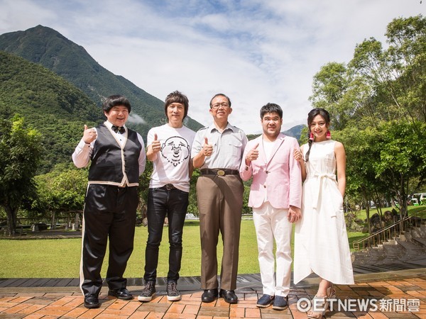 ▲林育羣、音樂總監薛忠銘、太魯閣國家公園管理處處長楊模麟、黃裕翔、郭曉曉一起亮相太魯閣峽谷音樂節。（圖／伊林提供）