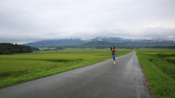 兩邊的稻田、遠方的山景，與伯朗大道相似度超過9成。