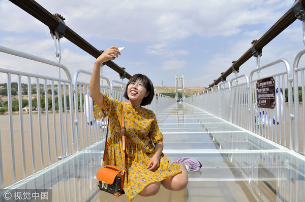 ▲▼ 寧夏中衞市沙坡頭旅遊景區的3D玻璃橋。（圖／CFP）