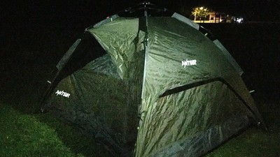 帳篷外沙沙作響…旅遊業開發露營點　無人湖畔被鬼聲糾纏