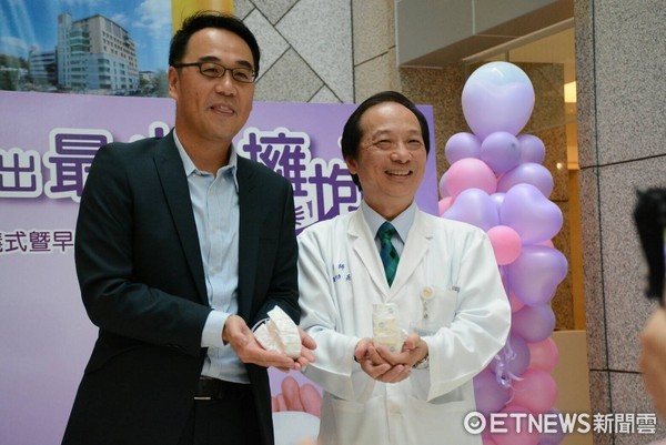 為響應世界早產兒日,金百利克拉克公司捐出由美國特製(好奇廠牌)空運來台的極低體重的尿布及新生兒尿布共50箱,捐贈給台東馬偕醫院。(圖/台東馬偕醫院提供)