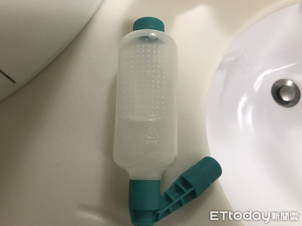 ▲洗鼻器。(圖/記者嚴云岑攝)