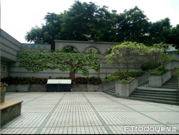 ▲紅斑性狼瘡媽洗腎5年終換腎 移植前簽器捐:把愛傳下去。北榮永生樹。(圖/記者嚴云岑攝)