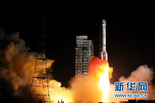 11月5日19時45分，中國在西昌衛星發射中心用長征三號乙運載火箭，成功發射2顆北斗三號全球組網衛星。（圖／翻攝自新華網）