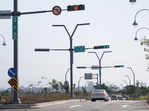 ▲▼水湳經貿園區內的經貿路、凱旋路開通後，不僅有助中清路車流緩解，也讓水湳、大雅、單元八、中科、西屯、北屯等區之間的串聯更趨緊密。（圖／業者提供）