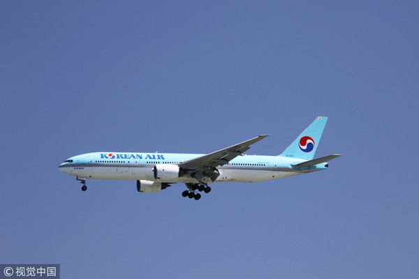 ▲一架大韓航空波音777班機行例行檢查時，發現一個機身零件不翼而發。（圖／CFP）