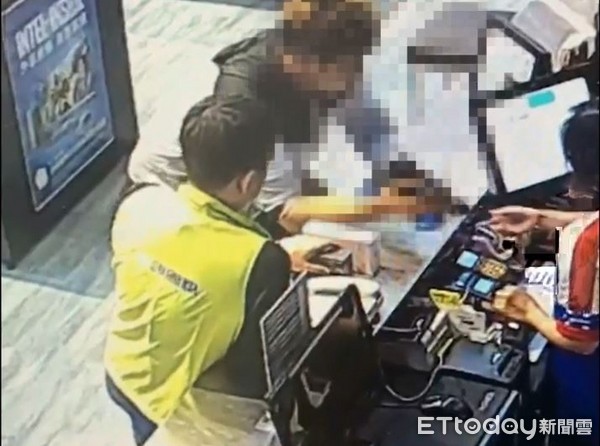 ▲▼蔡姓男子持偽卡盜刷遭店員發現報警。(圖/記者陳豐德翻攝)