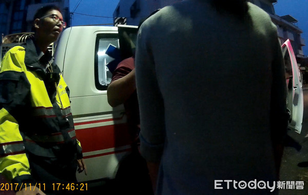 ▲女子住處疑服藥輕生，台南市永康分局警方即刻救援送醫。（圖／記者林悅翻攝）