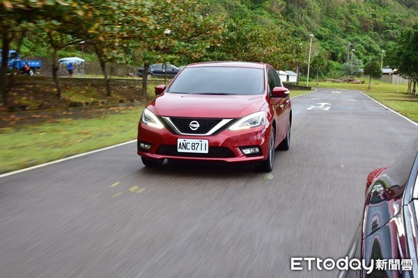 穩穩開、滿滿載　日產仙草「Sentra」試駕開箱《乘駕篇》（圖／記者游鎧丞攝）