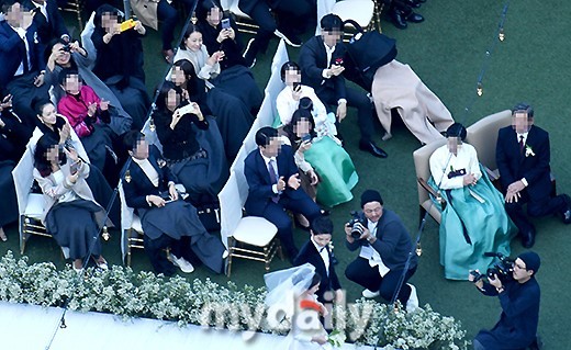 ▲韓式婚禮雙方母親的韓服顏色有規定，從宋仲基、宋慧喬婚禮可看出端倪。（圖／CFP）