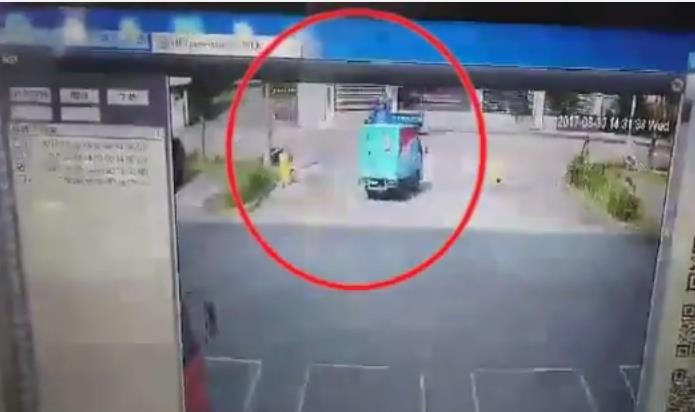 ▲▼機車在貨車前無故自摔,傷者「姪子」竟對貨車司機提告。(圖/翻攝自爆料公社)