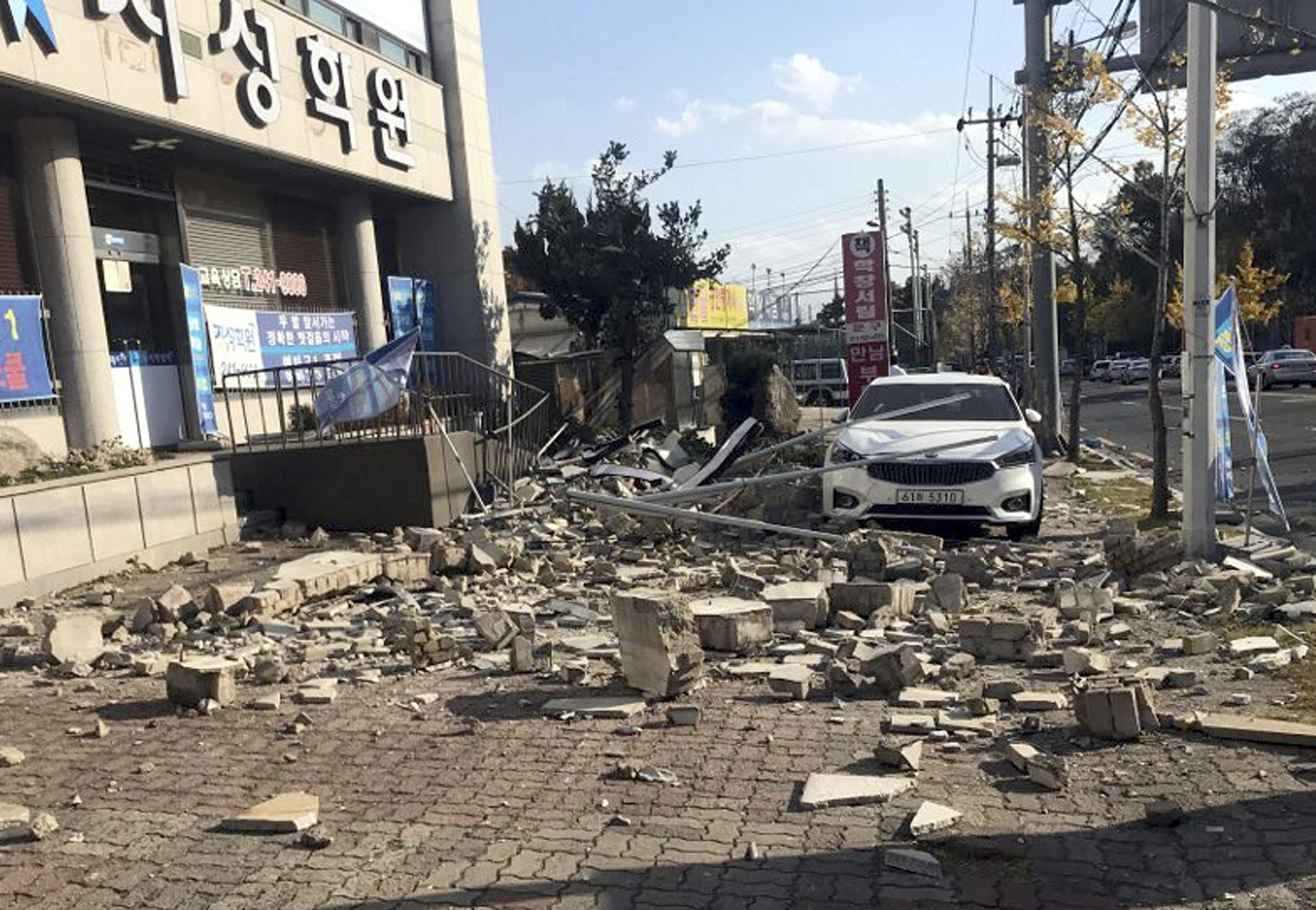 ▲▼南韓慶尚北道浦項市北部突然發生規模5.4的地震。（圖／達志影像／美聯社）