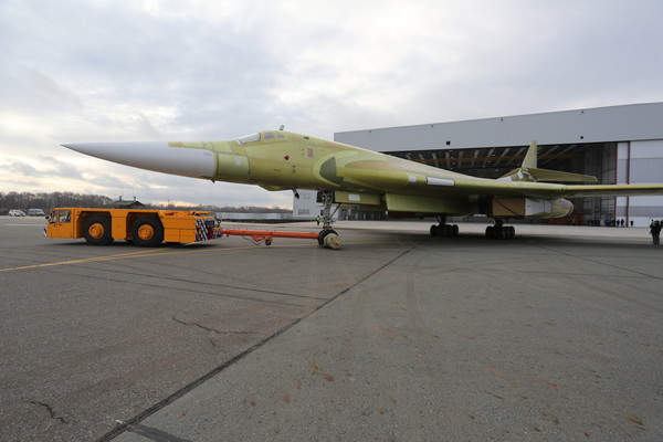 ▲▼俄國在2017年11月16日完成組裝下線的Tu-160M2大型戰略轟炸機。（圖／翻攝自俄羅斯聯合航空製造公司）