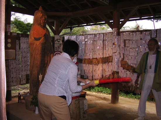 神仙趕廟公！日「窮神神社」住持突然大病　網恐懼：靈驗到廟關門(翻攝自推特@jokaku_horoki)