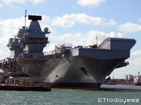 ▲▼睽違幾個月的準備,停泊在樸茨茅斯軍港的「伊麗莎白女王號」航空母艦,日前也開始進入另一個階段的海試作業。(圖/黃竣民提供)