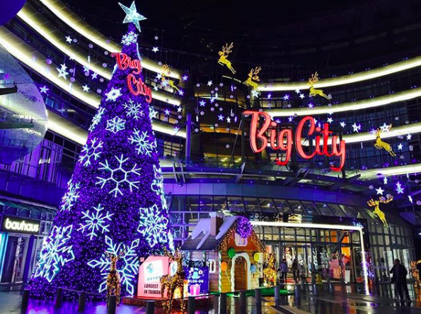 ▲新竹巨城聖誕裝飾。（圖／網友k5961441提供，請勿隨意翻拍，以免侵權。）