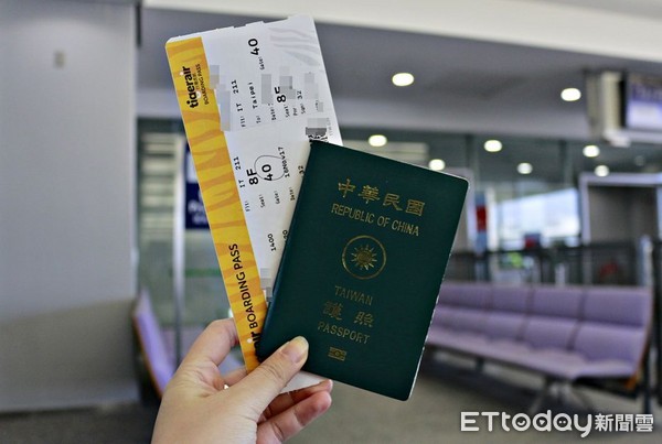 ▲▼護照，台灣護照，中華民國護照，護照和登機證，護照和機票。（圖／記者蔡玟君攝）