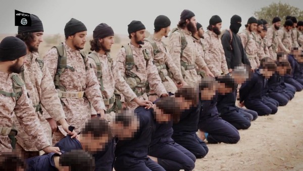 ▲▼極端組織「伊斯蘭國」（ISIS）曾於2014年斬首15名敘利亞軍人。（圖／CFP）