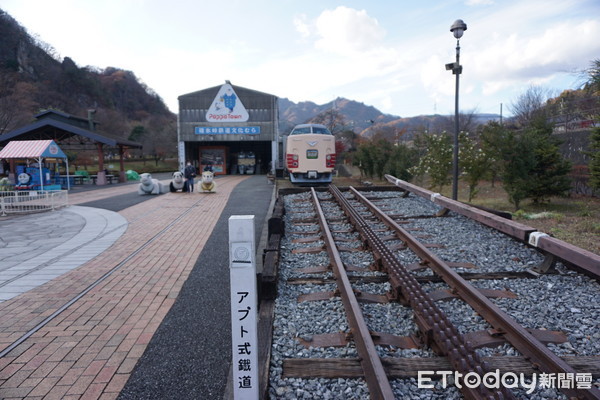 ▲廢棄車站變「鐵道文化村」　花3萬日圓就能開爬山火車。（圖／記者嚴云岑攝）