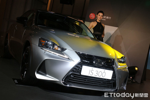 ▲台灣獨家169萬起！Lexus推IS 300限量特仕車＋中信聯名卡。（圖／記者張慶輝攝）