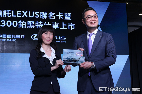 ▲台灣獨家169萬起！Lexus推IS 300限量特仕車＋中信聯名卡。（圖／記者張慶輝攝）