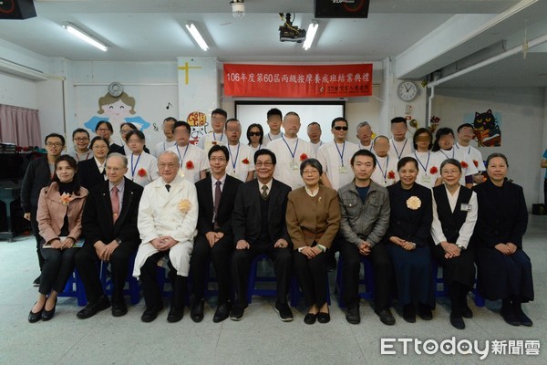 ▲全台6萬視障者「9成非先天」 失明瞬間只想:讓我消失!。(圖/台北慈濟提供)