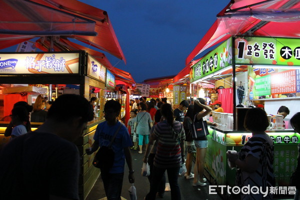 高雄金鑽夜市、凱旋夜市(圖／記者陳世昌攝)