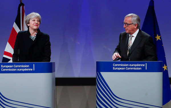 ▲▼ 英國首相梅伊（Theresa May）與歐盟執委會主席容克（Jean-Claude Junker）4日出席聯合記者會，宣布此次談判並未達成協議。（圖／路透社）