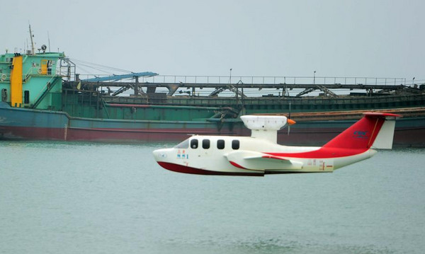 ▲▼「翔州1」地效翼船在海南三亞崖州灣海域進行了動態展示。（圖／CFP）