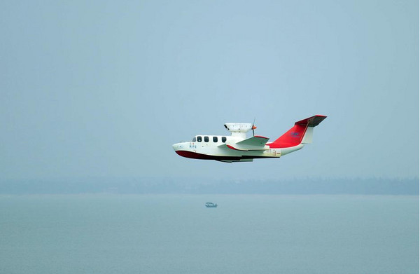 ▲▼「翔州1」地效翼船在海南三亞崖州灣海域進行了動態展示。（圖／CFP）