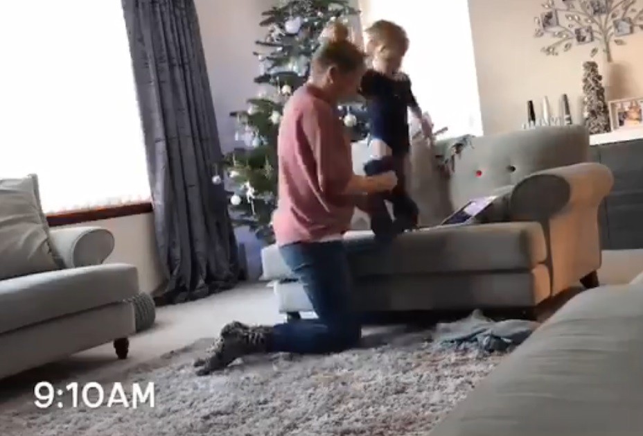 ▲查默斯（Gemma Chalmers）拍攝了一天的縮時影片，紀錄了媽媽忙碌的一天。（圖／翻攝自Gemma Chalmers臉書）