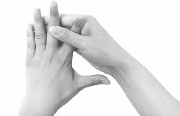 ▲跟著中醫師做手指瑜珈。(圖/高寶出版提供)