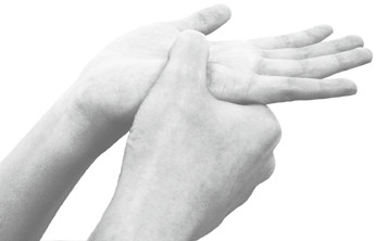 ▲跟著中醫師做手指瑜珈。(圖/高寶出版提供)