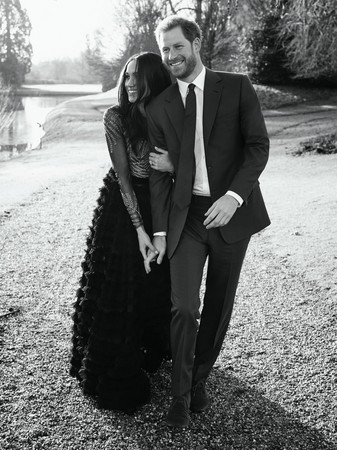 ▲▼哈利王子和梅根馬可爾婚紗照。（圖／CFP）