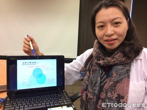 ▲書田診所精神科醫師施佳佐。(圖/書田診所提供)