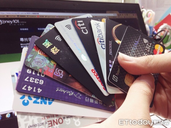 ▲透過卡片在錢包中擺放的順序，也能控制金錢之支出。（圖／資料照）