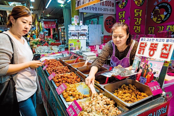 韓式炸雞口味眾多，討好食客嘗鮮心理。