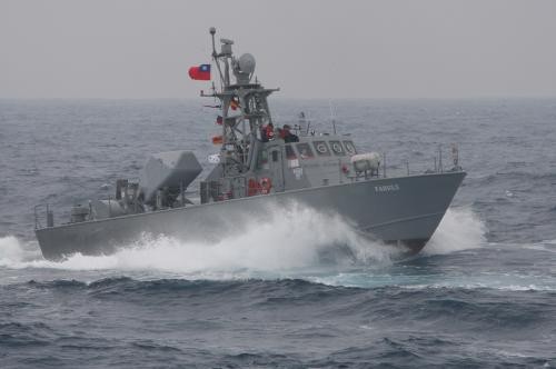 台湾海巡署最近在东沙抓扣押中国渔船